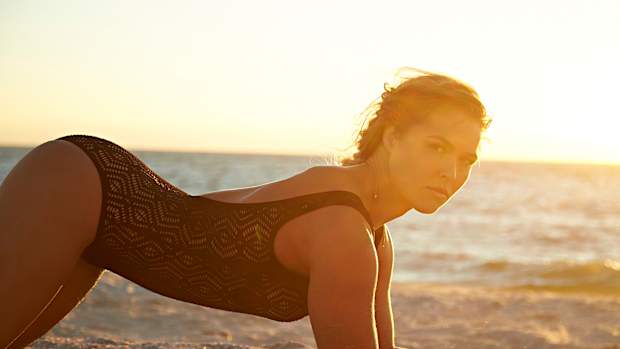 ronda rousey 2015 web photo x158908_tk1_02247-rawmasterwm.jpg